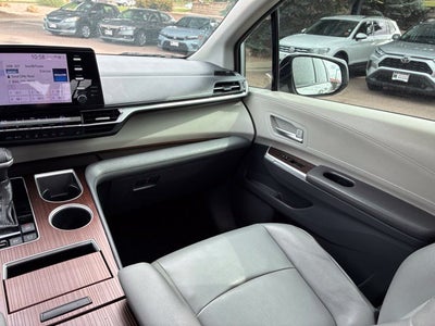 2021 Toyota Sienna XLE 8 Passenger