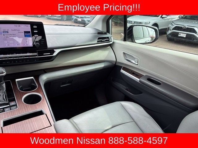 2021 Toyota Sienna XLE 8 Passenger