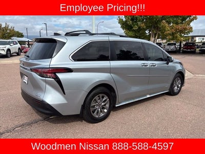 2021 Toyota Sienna XLE 8 Passenger