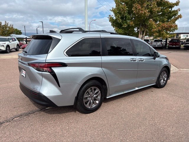 2021 Toyota Sienna XLE 8 Passenger