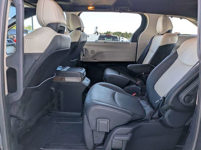 2025 Toyota Sienna Platinum 7 Passenger