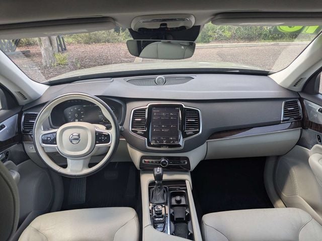 2016 Volvo XC90 T6 Momentum
