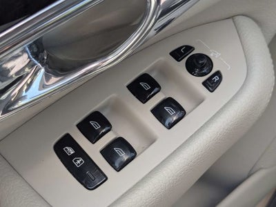 2016 Volvo XC90 T6 Momentum
