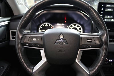 2025 Mitsubishi Outlander ES
