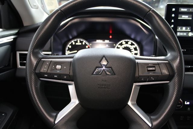 2025 Mitsubishi Outlander ES