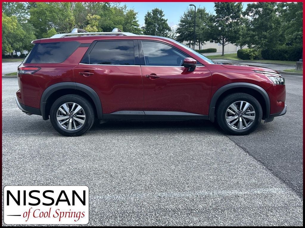 2023 Nissan Pathfinder SL