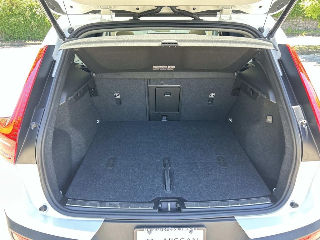 2024 Volvo XC40 B5 Plus Bright Theme