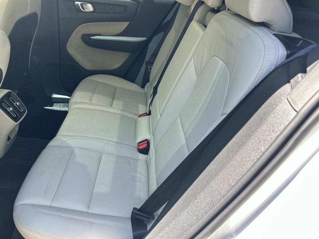 2024 Volvo XC40 B5 Plus Bright Theme