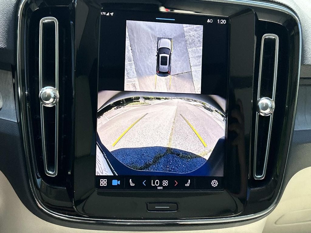 2024 Volvo XC40 B5 Plus Bright Theme