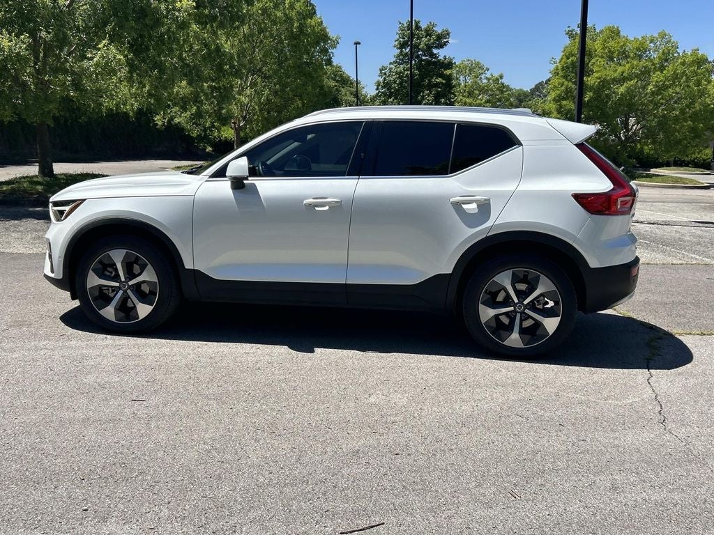 2024 Volvo XC40 B5 Plus Bright Theme
