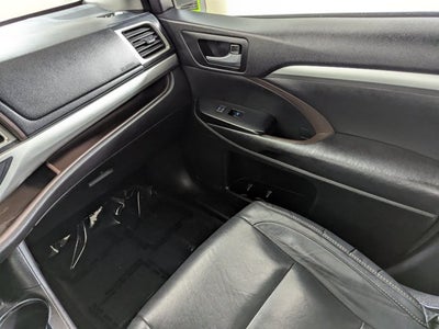 2017 Toyota Highlander SE V6 FWD