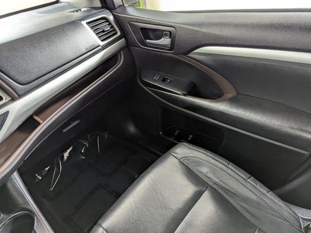 2017 Toyota Highlander SE V6 FWD