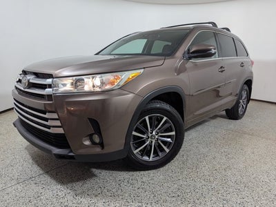 2017 Toyota Highlander SE V6 FWD