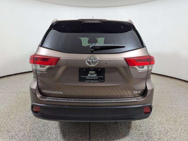 2017 Toyota Highlander SE V6 FWD
