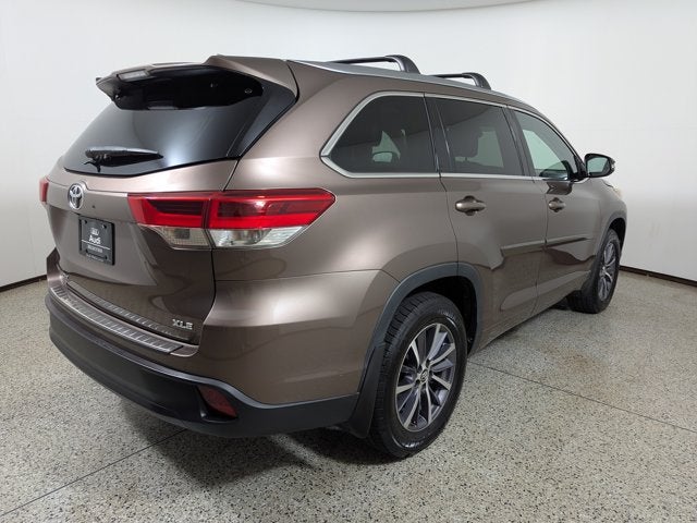 2017 Toyota Highlander SE V6 FWD