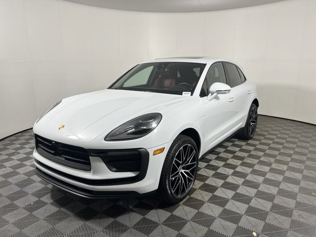2025 Porsche Macan Base