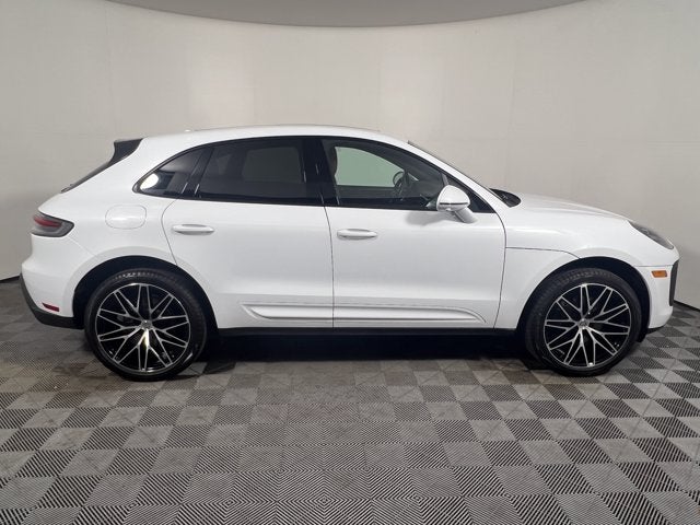 2025 Porsche Macan Base