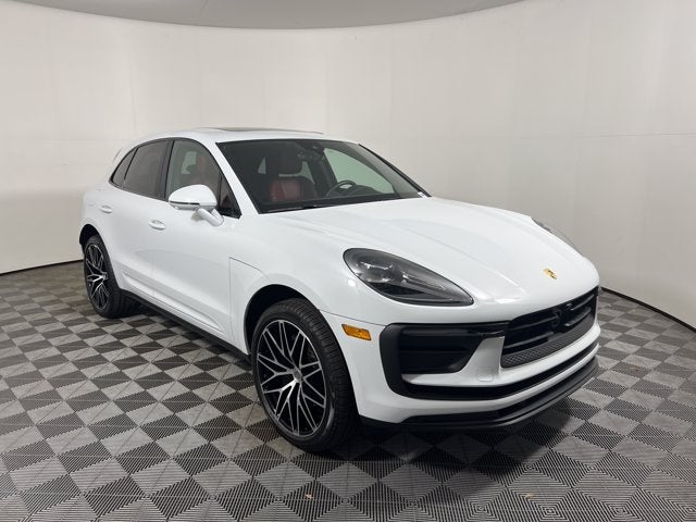 2025 Porsche Macan Base