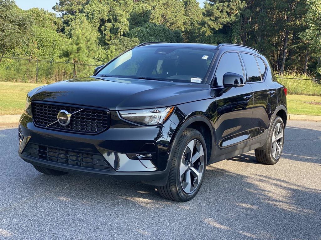 2024 Volvo XC40 B5 Plus Dark Theme