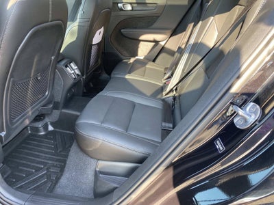 2024 Volvo XC40 B5 Plus Dark Theme