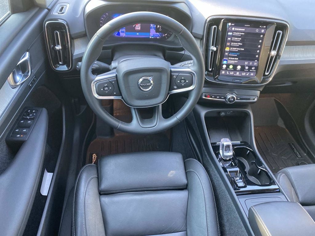 2024 Volvo XC40 B5 Plus Dark Theme