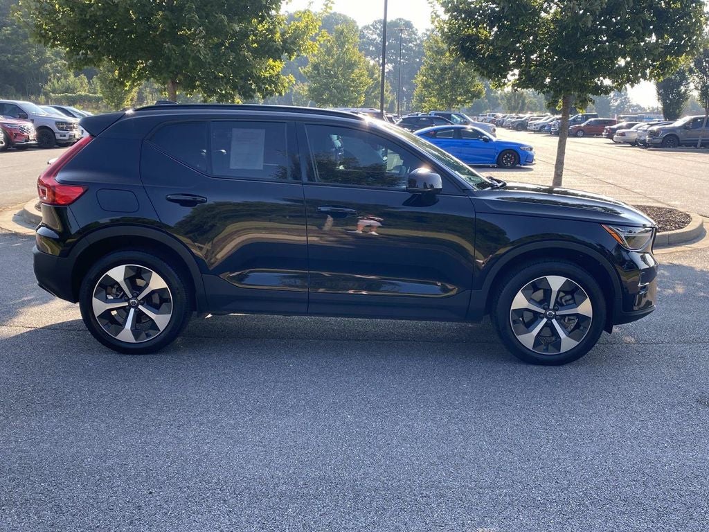 2024 Volvo XC40 B5 Plus Dark Theme