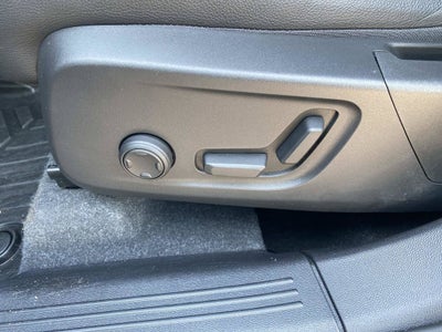 2024 Volvo XC40 B5 Plus Dark Theme