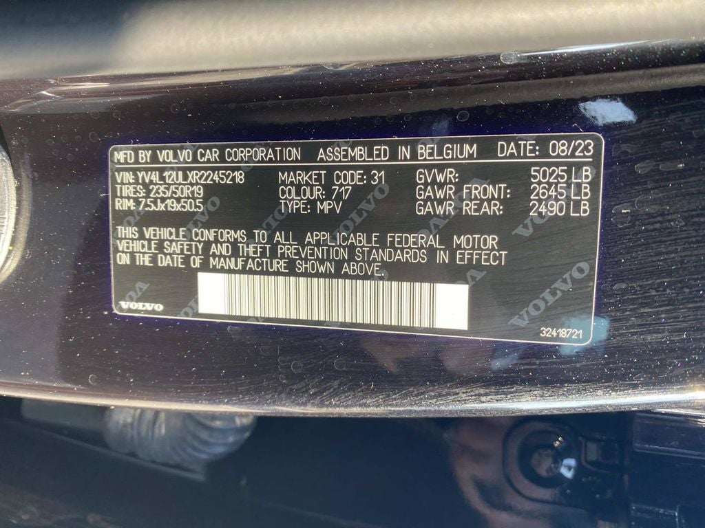 2024 Volvo XC40 B5 Plus Dark Theme