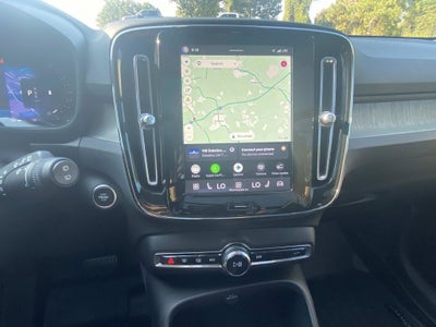 2024 Volvo XC40 B5 Plus Dark Theme