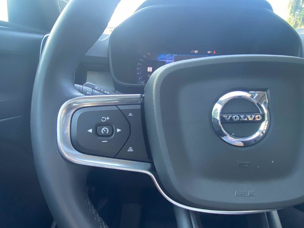 2024 Volvo XC40 B5 Plus Dark Theme