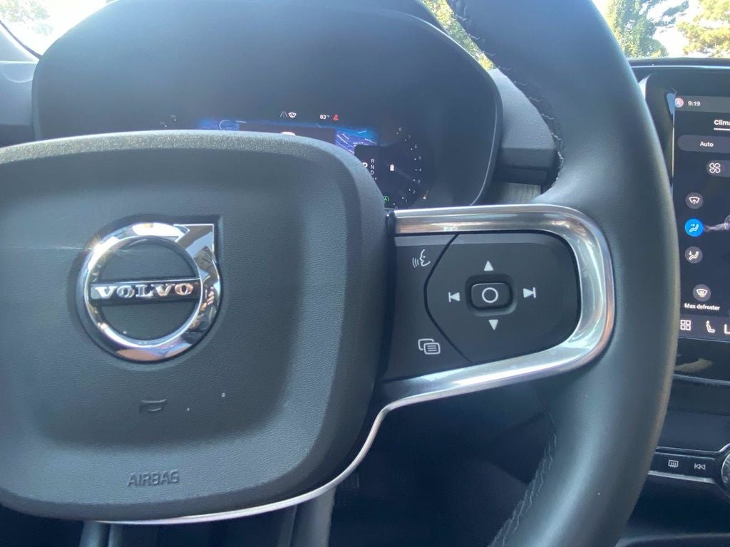 2024 Volvo XC40 B5 Plus Dark Theme