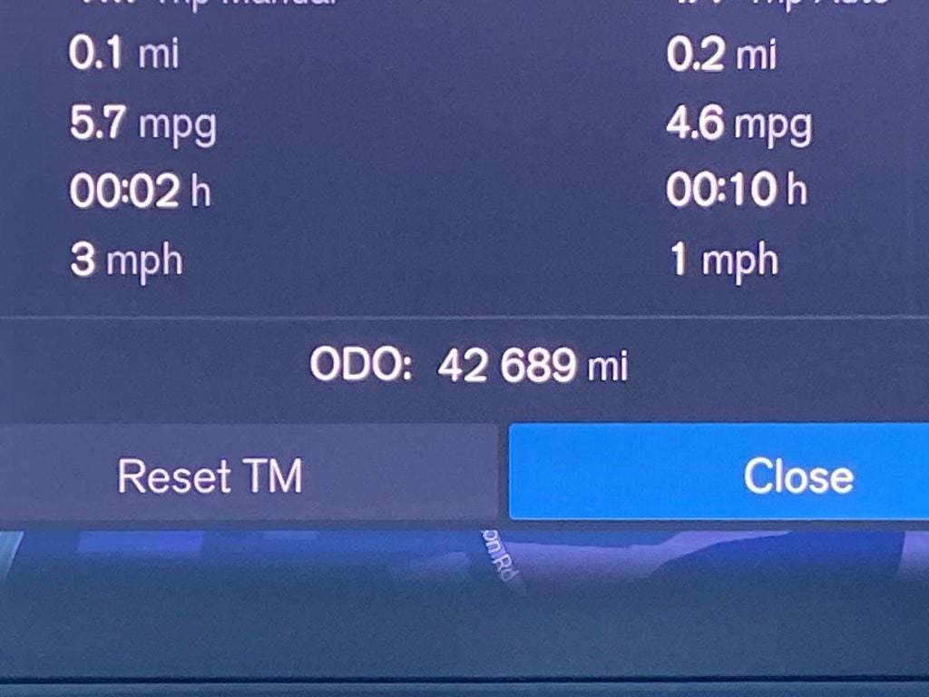 2024 Volvo XC40 B5 Plus Dark Theme