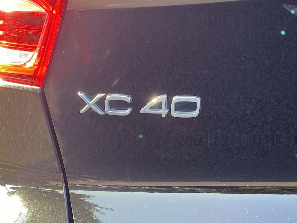 2024 Volvo XC40 B5 Plus Dark Theme