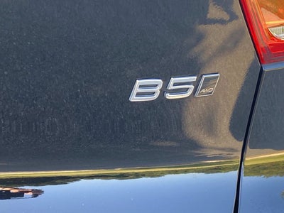 2024 Volvo XC40 B5 Plus Dark Theme