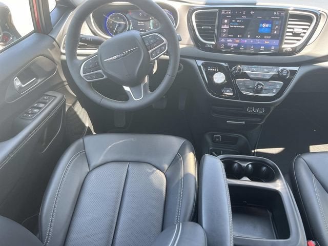 2025 Chrysler Voyager LX