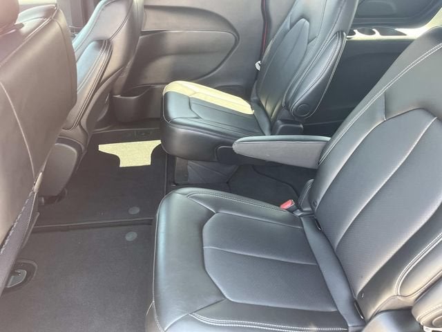 2025 Chrysler Voyager LX