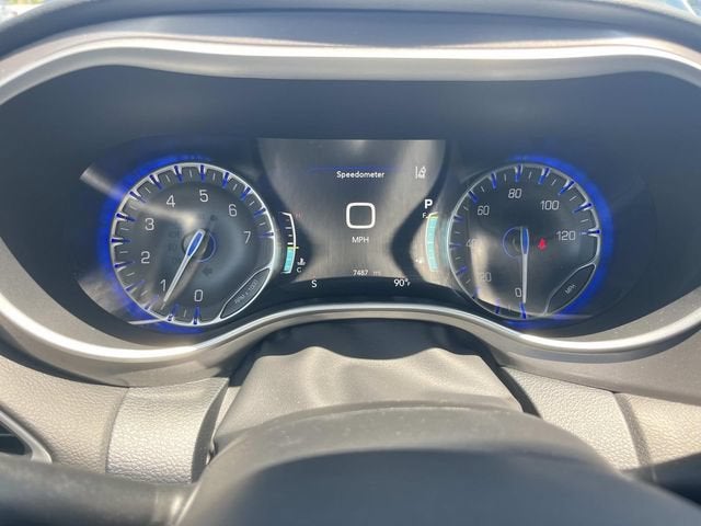 2025 Chrysler Voyager LX