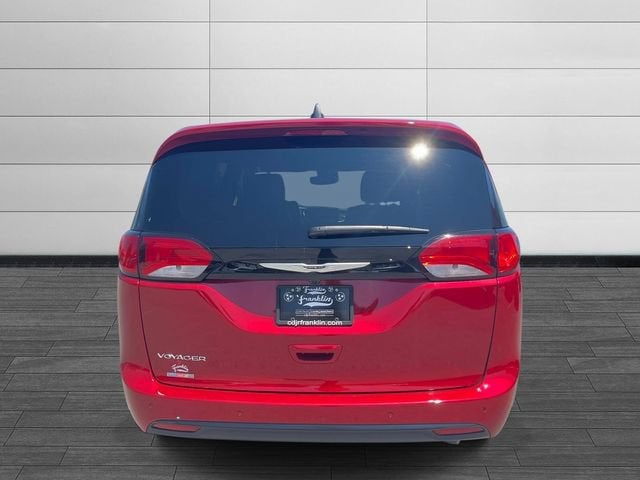 2025 Chrysler Voyager LX