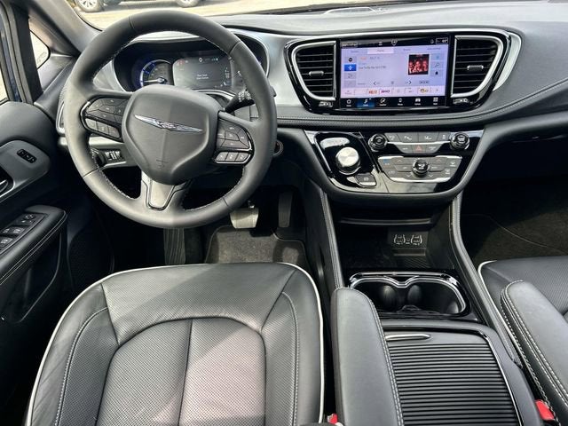 2025 Chrysler Pacifica Hybrid Select