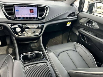 2025 Chrysler Pacifica Hybrid Select