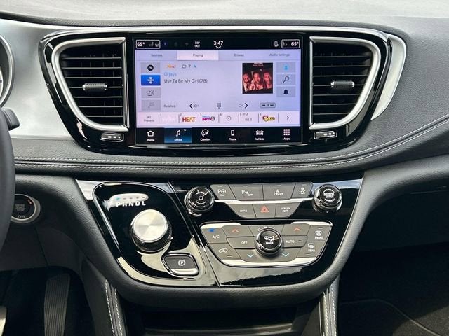 2025 Chrysler Pacifica Hybrid Select