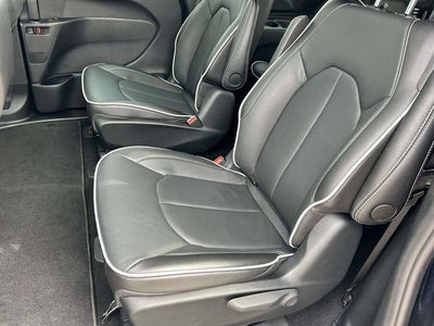 2025 Chrysler Pacifica Hybrid Select