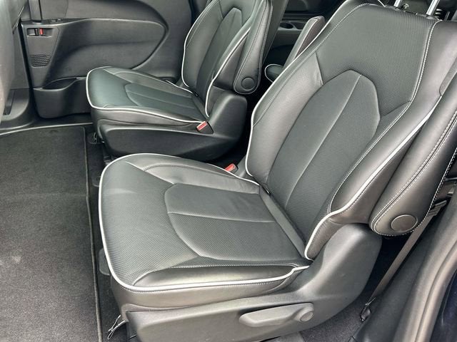 2025 Chrysler Pacifica Hybrid Select