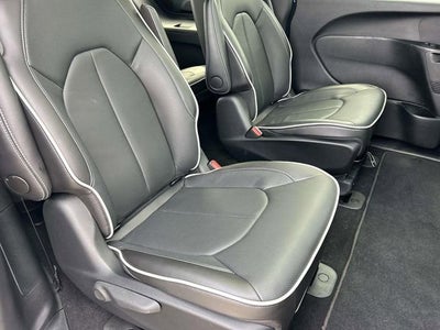2025 Chrysler Pacifica Hybrid Select