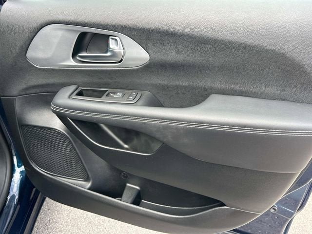 2025 Chrysler Pacifica Hybrid Select