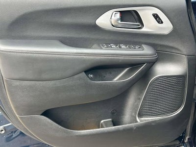 2025 Chrysler Pacifica Hybrid Select