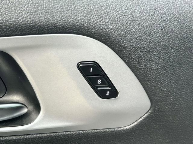 2025 Chrysler Pacifica Hybrid Select
