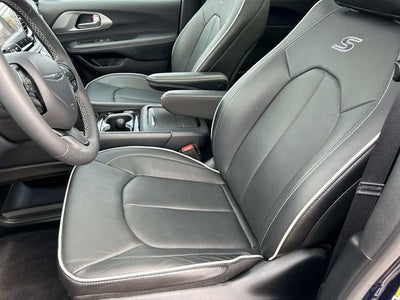 2025 Chrysler Pacifica Hybrid Select