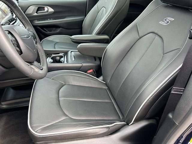 2025 Chrysler Pacifica Hybrid Select