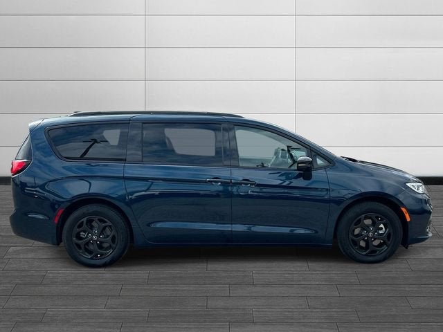 2025 Chrysler Pacifica Hybrid Select